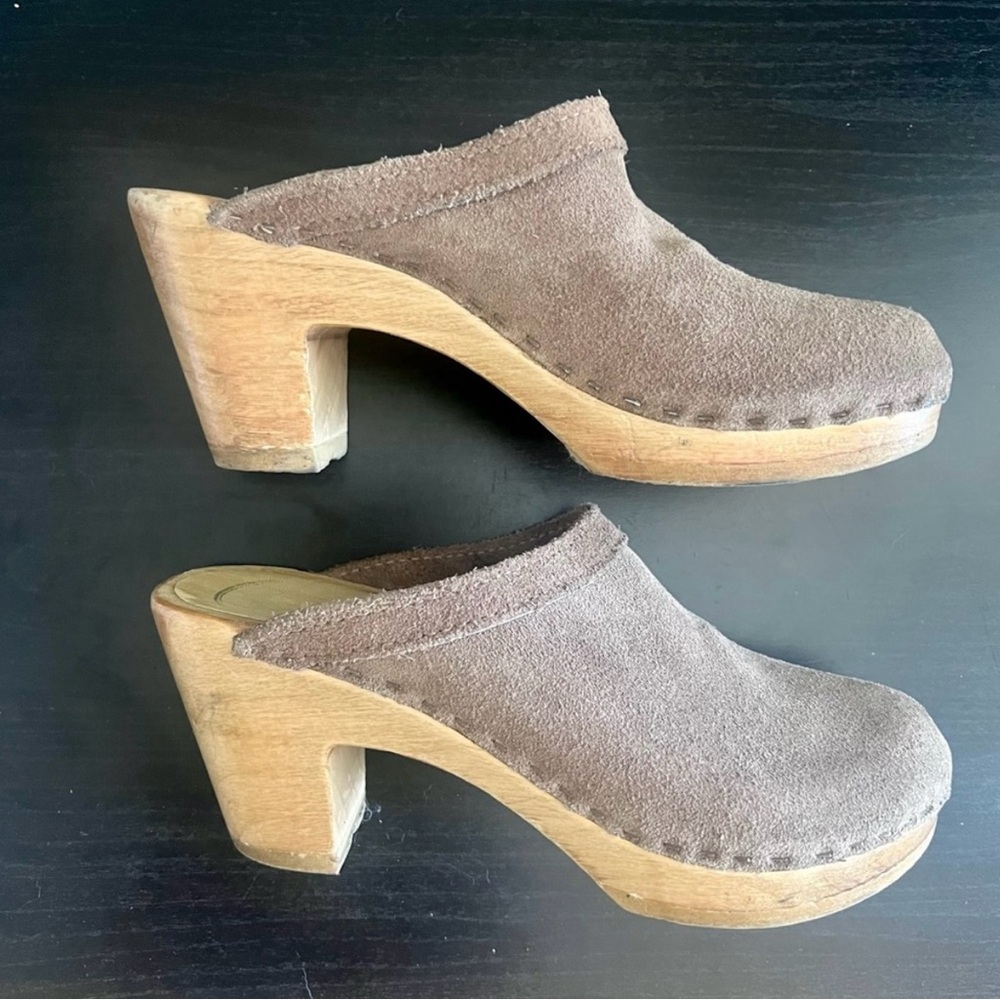 No. 6 Clogs style: old school